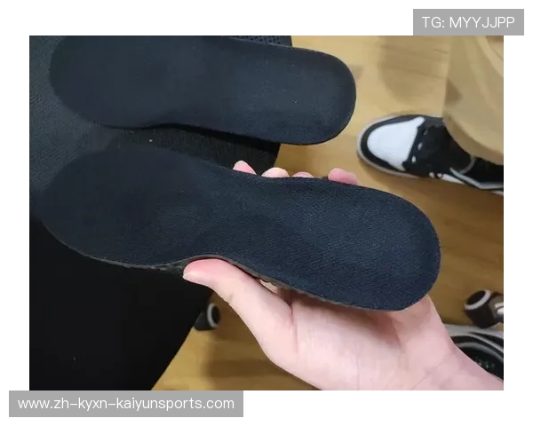 足球鞋垫在缓解运动冲击与提升舒适度方面的表现分析